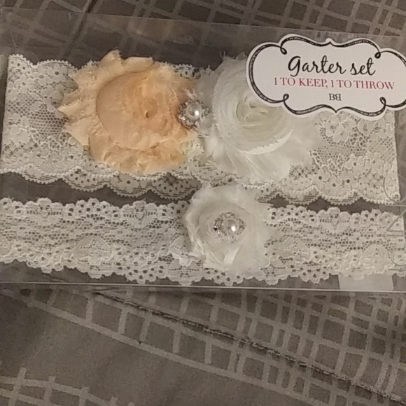 Garter set - Picture 3 of 3